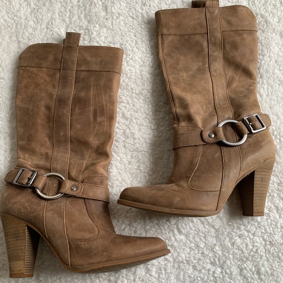 Gianni Bini Brown distressed leather boots - Picture 2 of 6